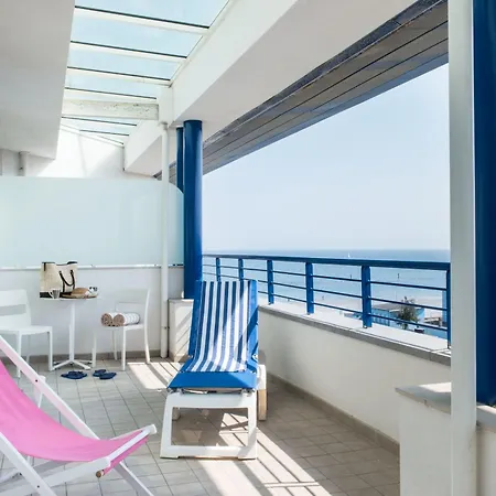Blu Ξενοδοχείο 4*